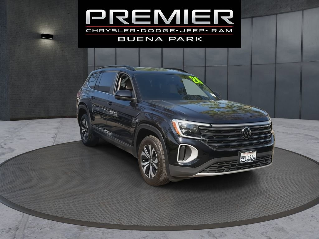 Used 2024 Volkswagen Atlas SE image 2
