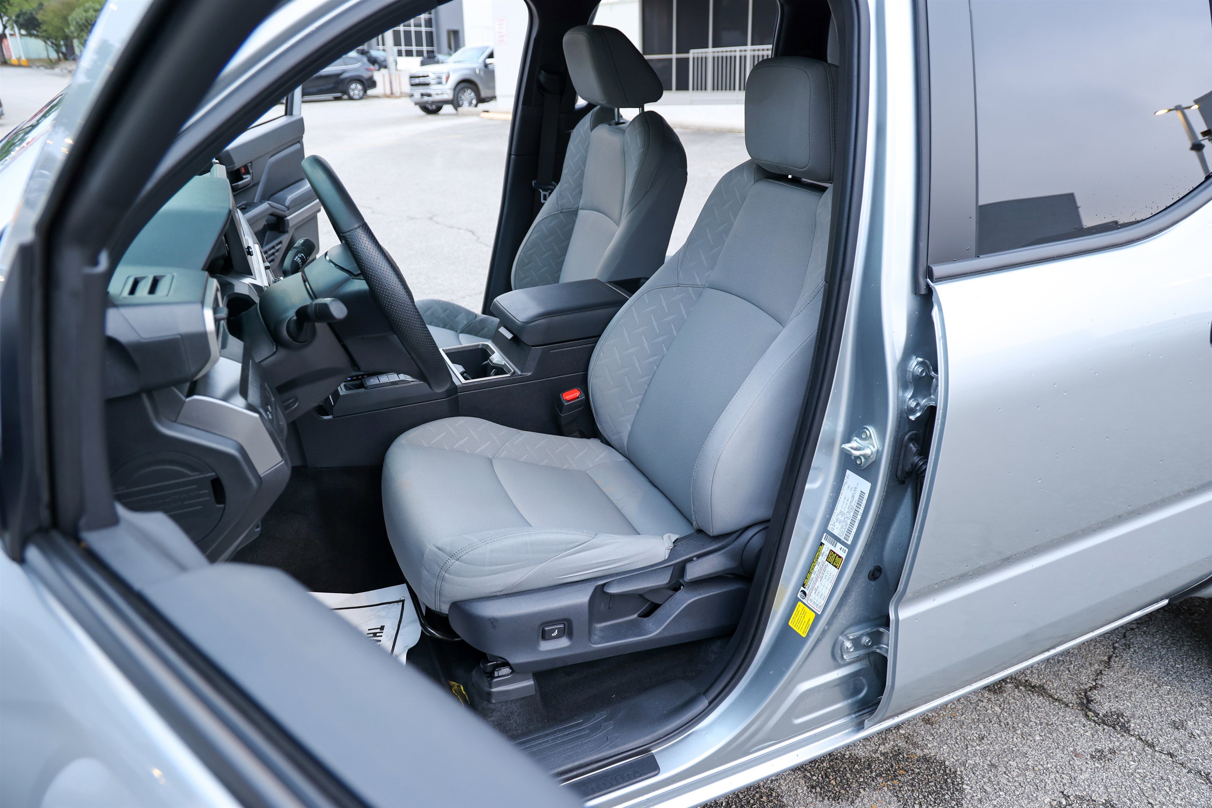 Certified 2025 Toyota Tacoma SR5 image 34