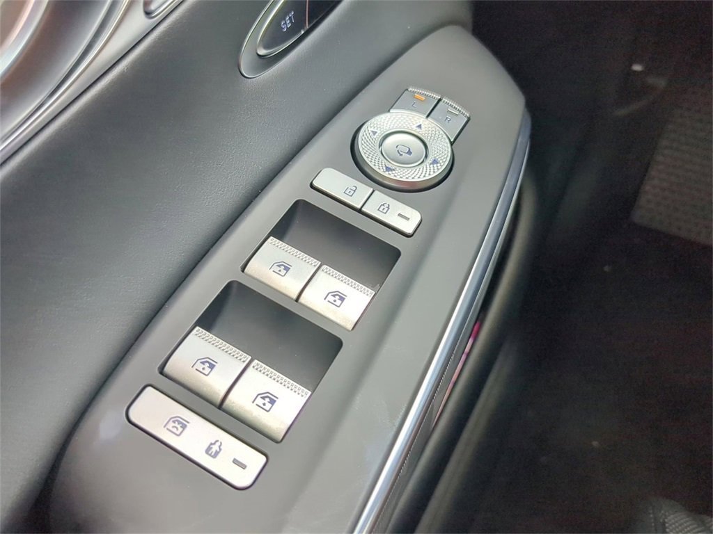 Used 2025 Genesis GV70 3.5T Sport w/ Sport Advanced Package image 29