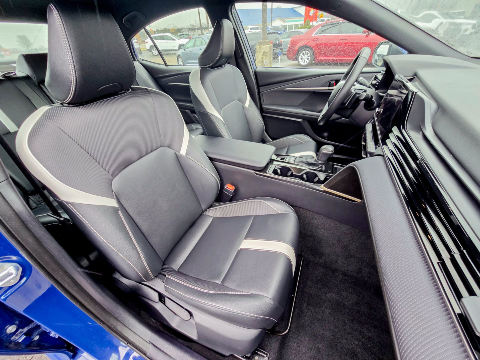 Used 2025 Toyota Camry SE image 33