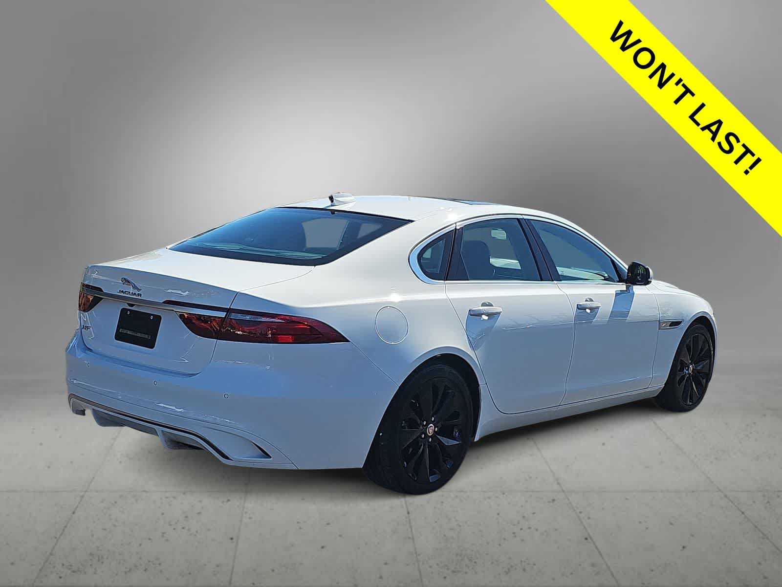 Used 2022 Jaguar XF SE RWD image 8