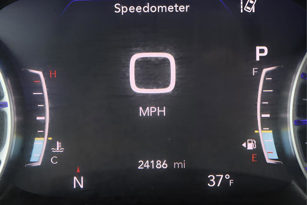 Used 2025 Chrysler Pacifica Select FWD image 13