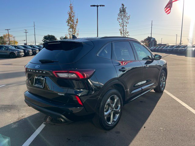 Used 2024 Ford Escape ST-Line w/ Tech Pack #1 AWD/4WD image 5