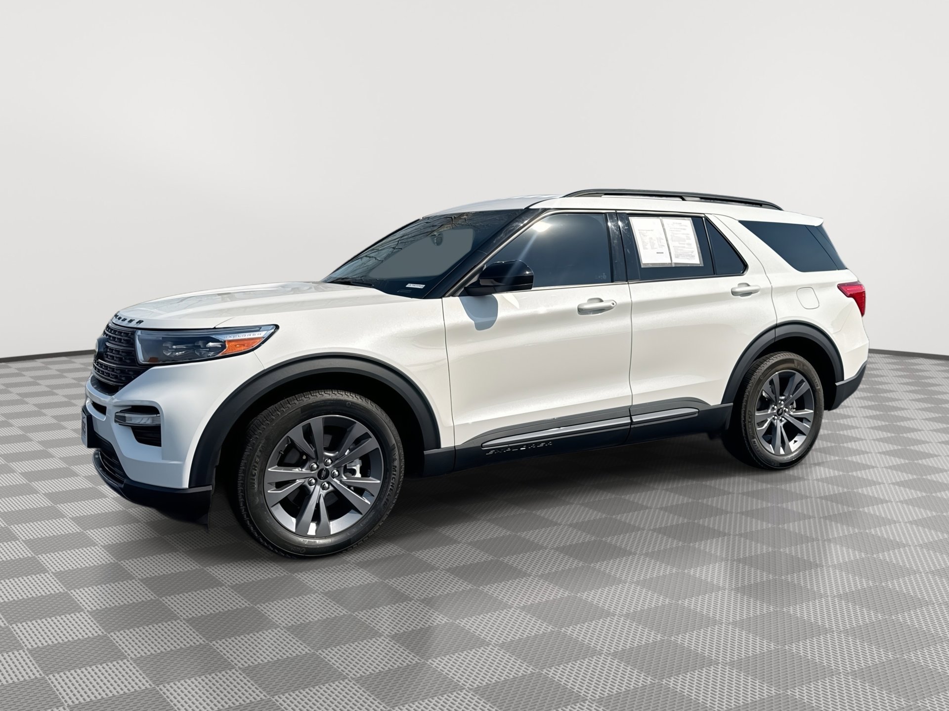 Used 2023 Ford Explorer XLT w/ Equipment Group 202A image 1