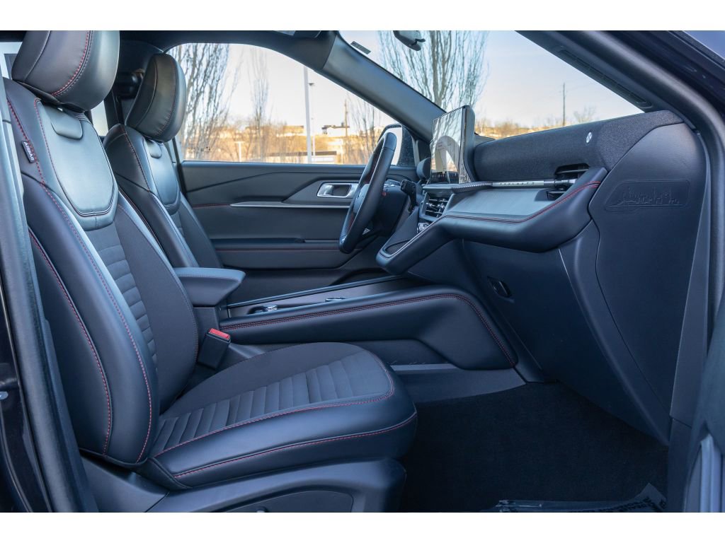 Used 2025 Ford Explorer ST-Line w/ ST-Line Street Pack image 11