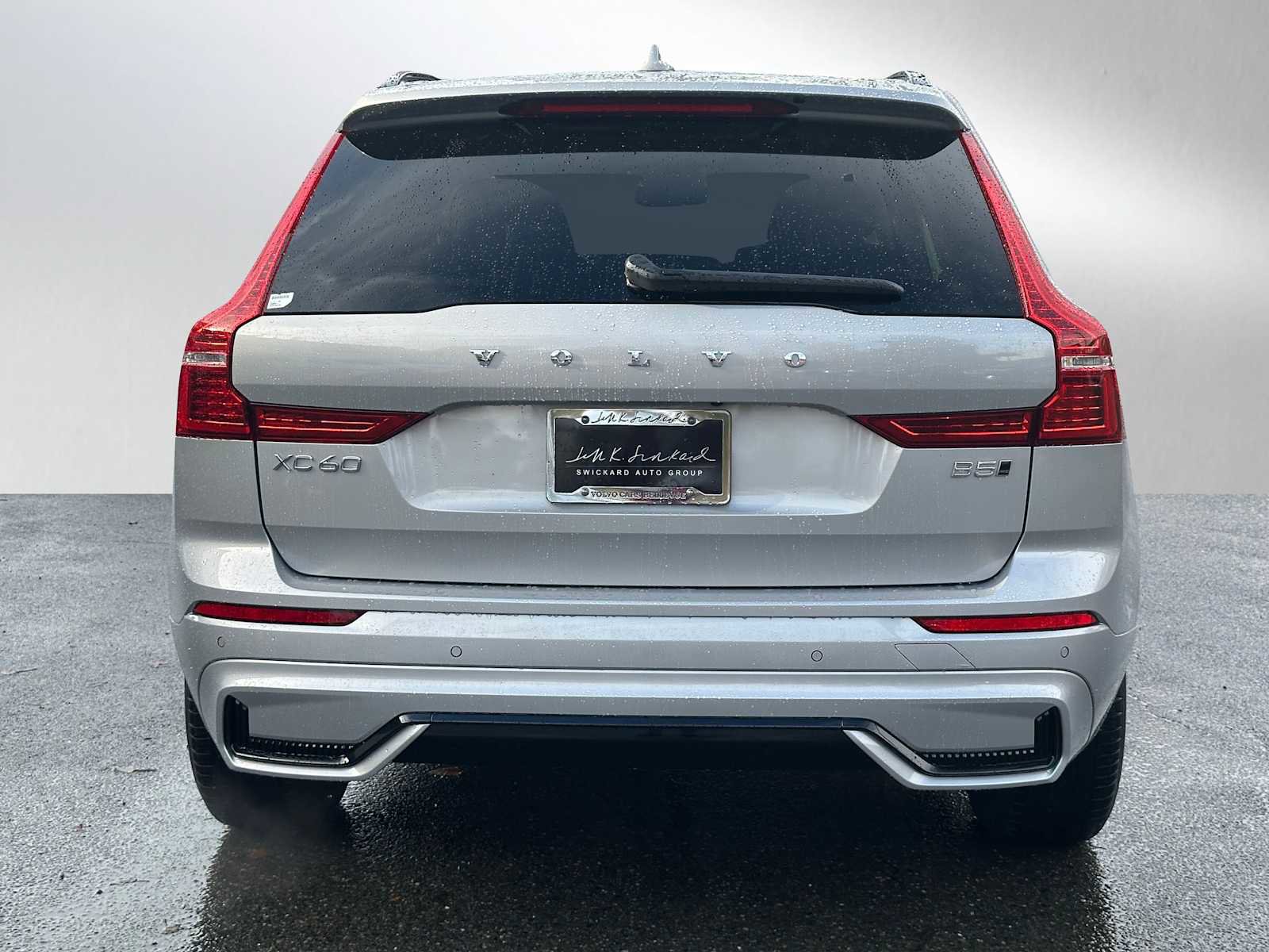 Used 2025 Volvo XC60 B5 Core w/ Climate Package image 4