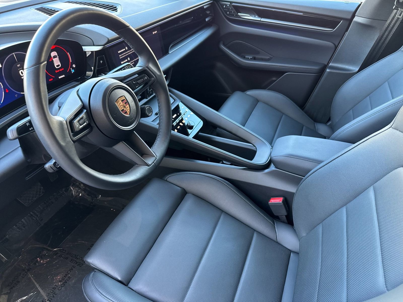 Certified 2025 Porsche Macan 4 Electric AWD/4WD image 4