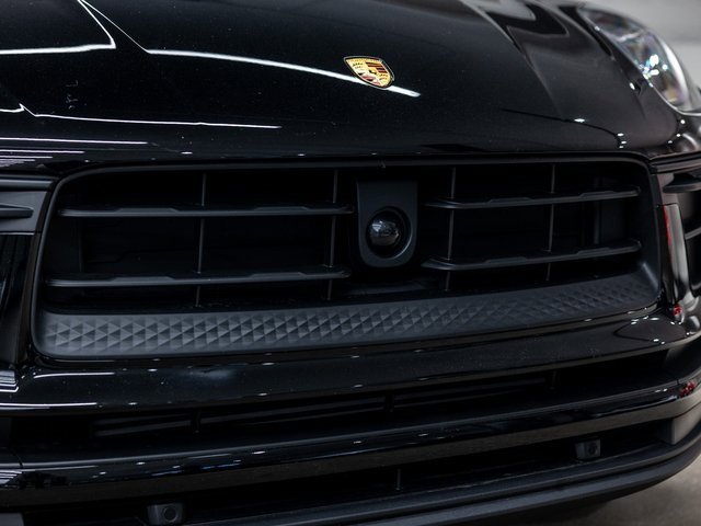 Certified 2025 Porsche Macan image 18