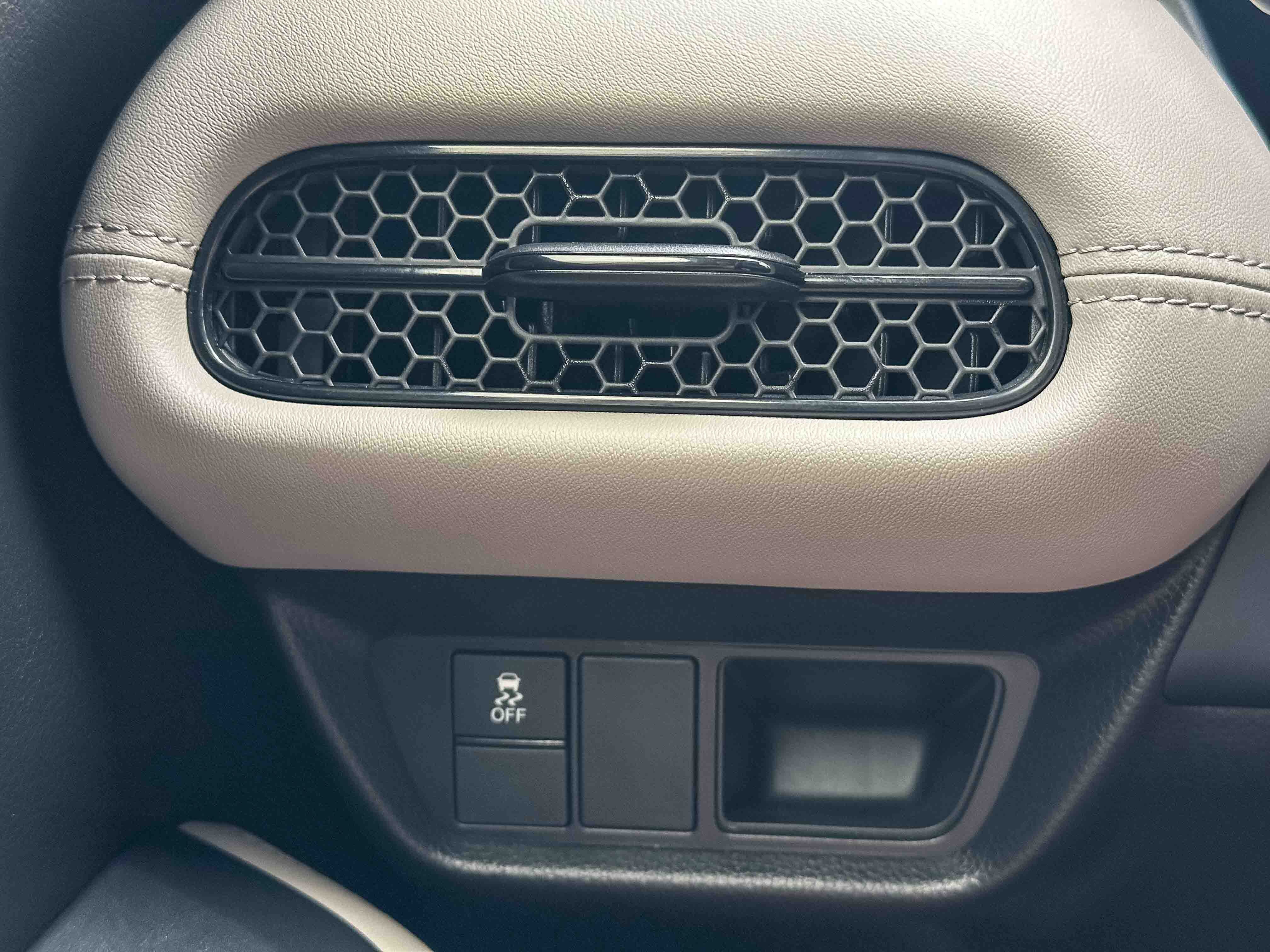 Certified 2025 Honda HR-V LX image 36