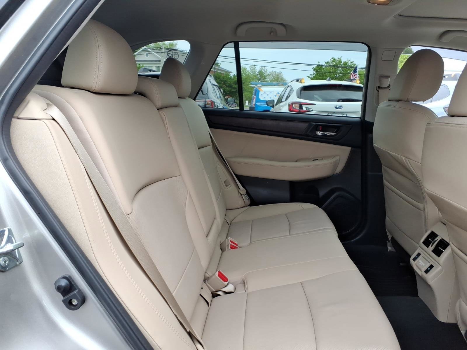 Used 2018 Subaru Outback 2.5i Limited AWD/4WD image 12