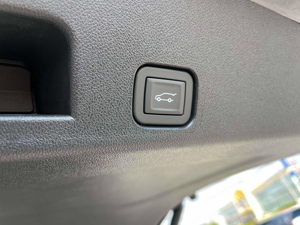 New 2027 GMC Acadia Denali w/ LPO, Floor Liner Package AWD/4WD image 19
