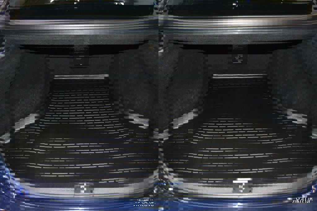 Used 2013 Lexus LS 460 w/ Comfort Pkg RWD image 32