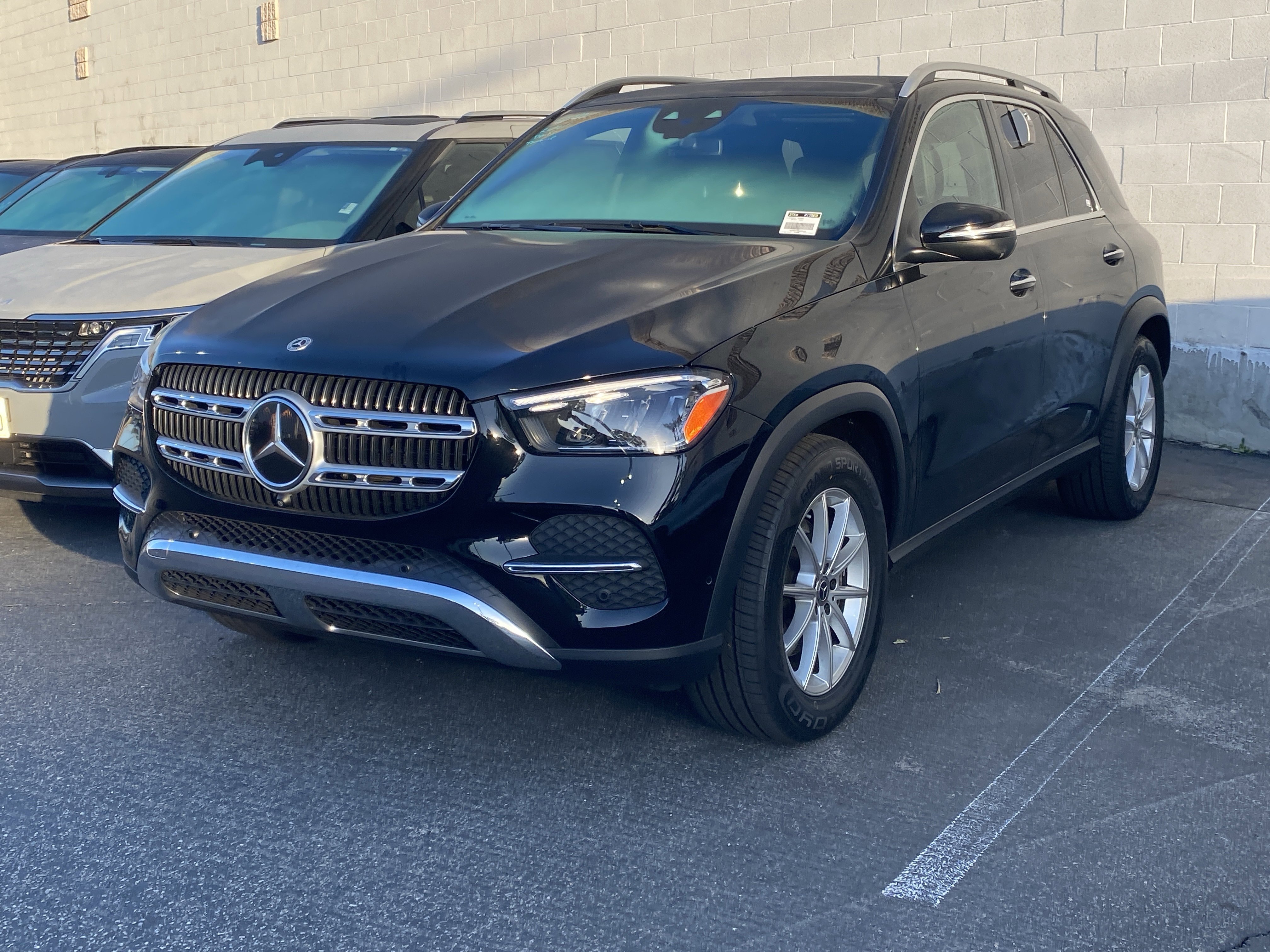 Used 2024 Mercedes-Benz GLE 350 4MATIC w/ 3rd Row Seat Package image 2