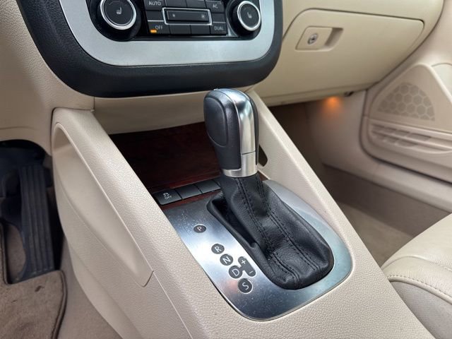 Used 2012 Volkswagen Eos Lux FWD image 12