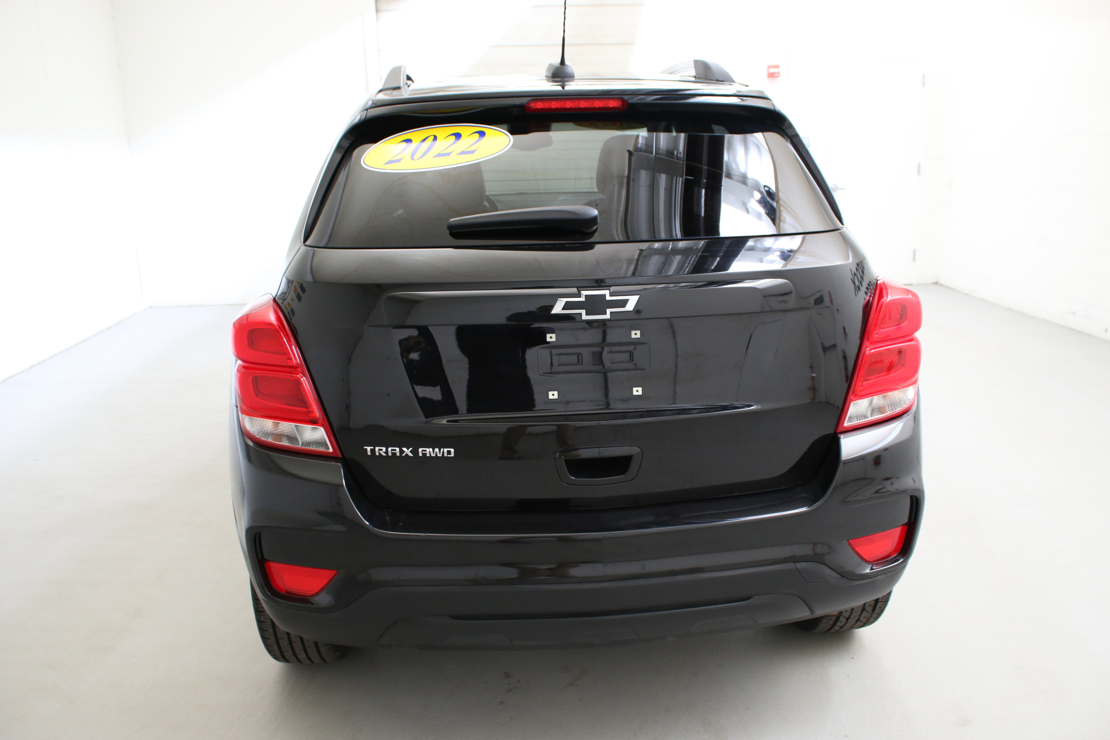 Used 2022 Chevrolet Trax LT w/ Midnight Edition image 8