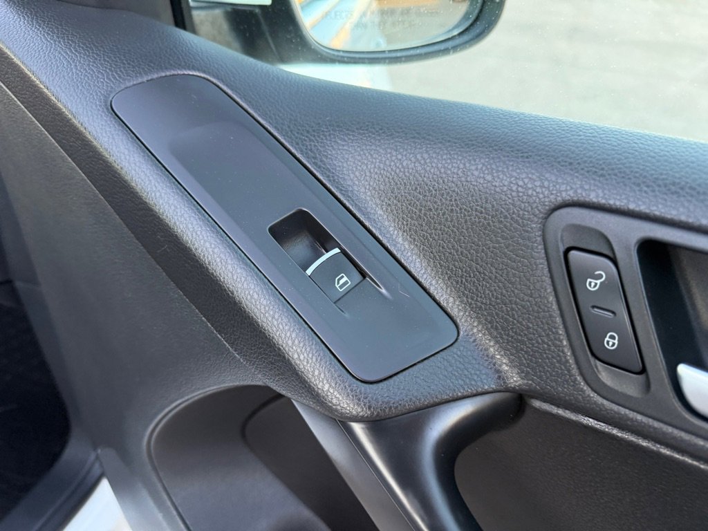 Used 2014 Volkswagen Tiguan SEL FWD image 23