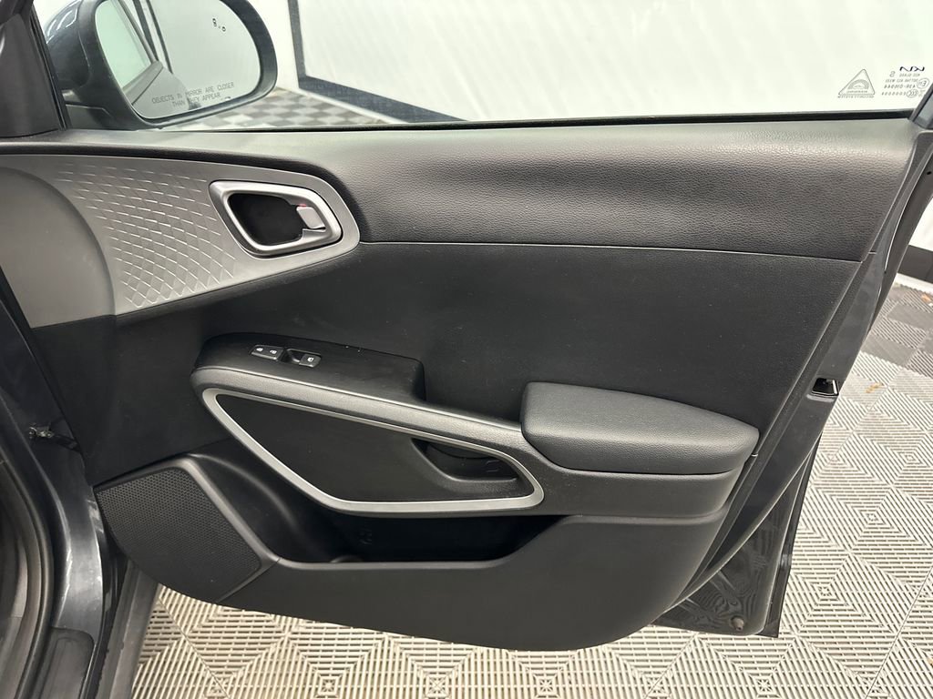 Used 2024 Kia Soul LX w/ Option Group 015 FWD image 14