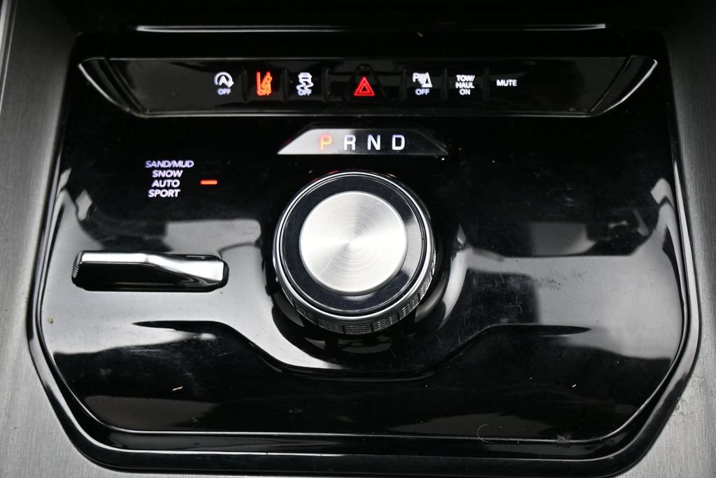Used 2025 Jeep Wagoneer 4WD image 21
