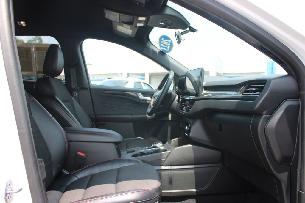 Used 2023 Ford Escape ST-Line w/ Tech Pack #1 AWD/4WD image 29