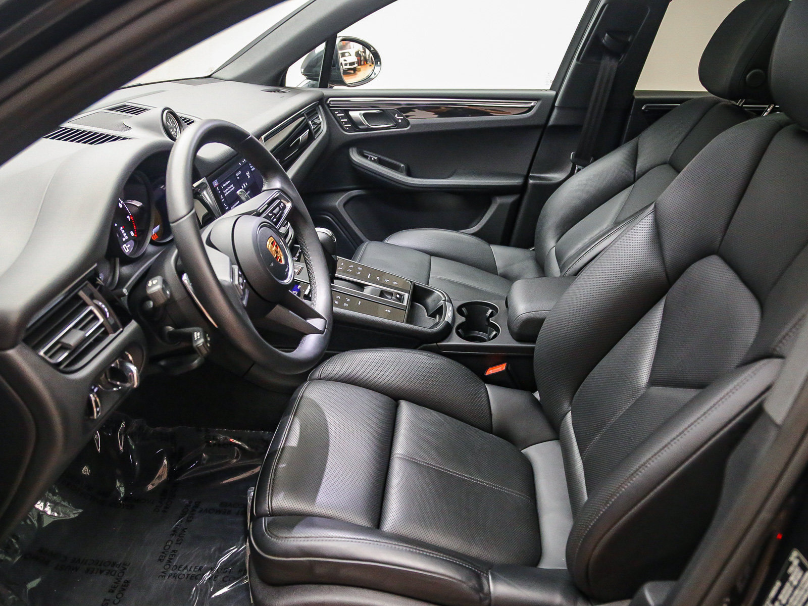 Certified 2026 Porsche Macan AWD/4WD image 22