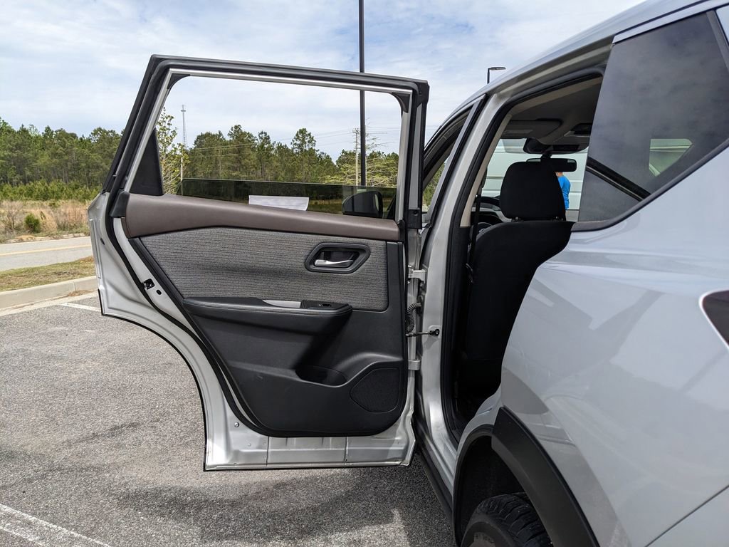 Used 2023 Nissan Rogue SV FWD image 53