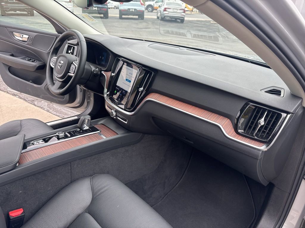 Used 2025 Volvo V60 B5 Cross Country Plus AWD/4WD image 31