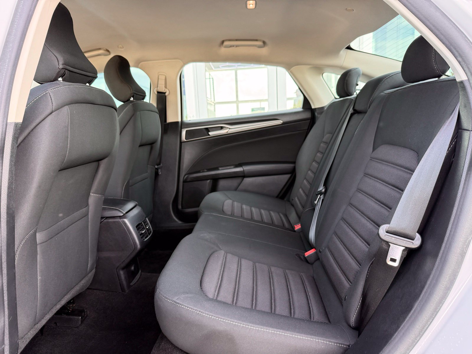 Used 2019 Ford Fusion SE FWD image 15