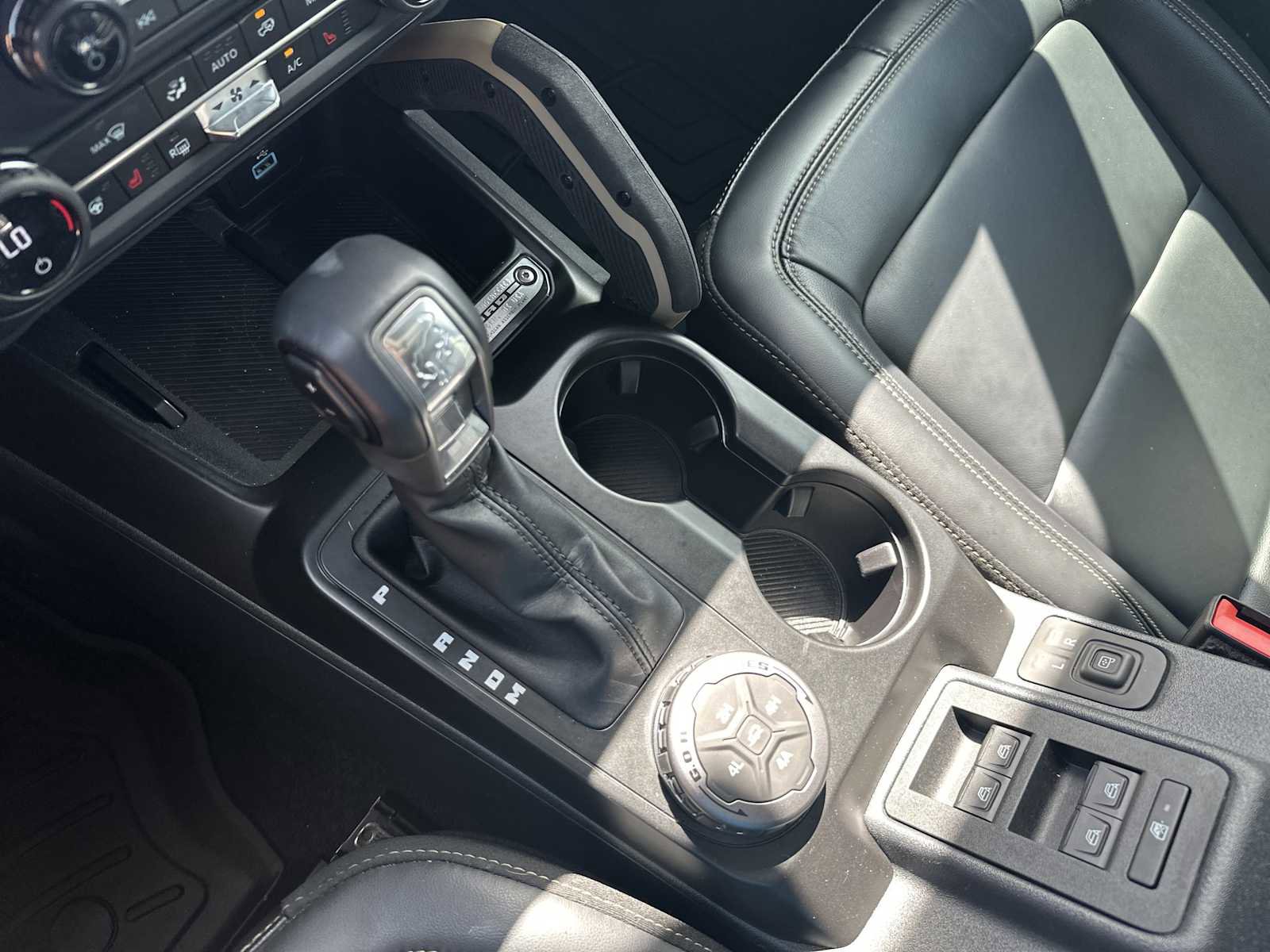 Used 2025 Ford Bronco Badlands AWD/4WD image 19
