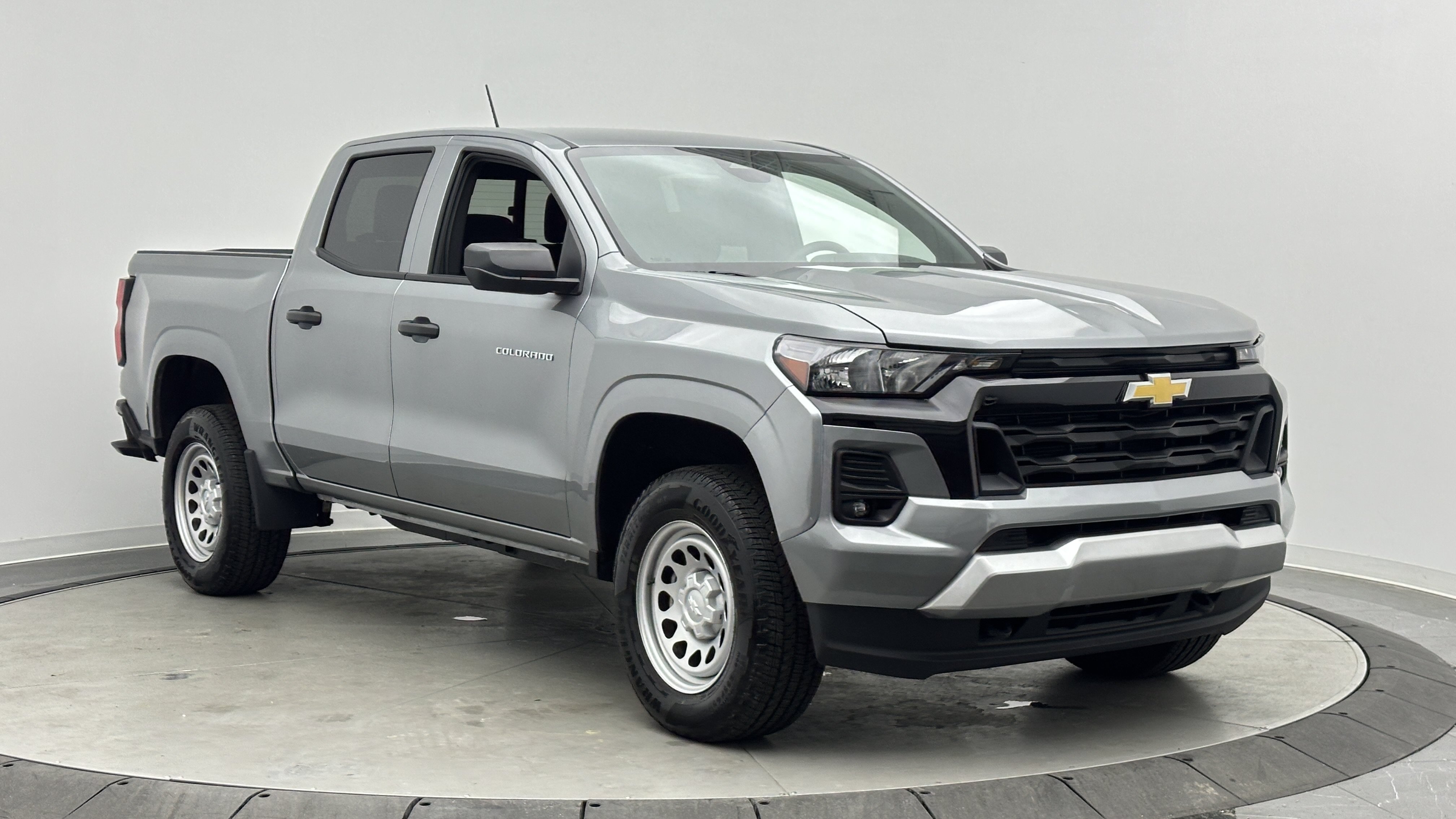 Used 2026 Chevrolet Colorado W/T RWD image 3