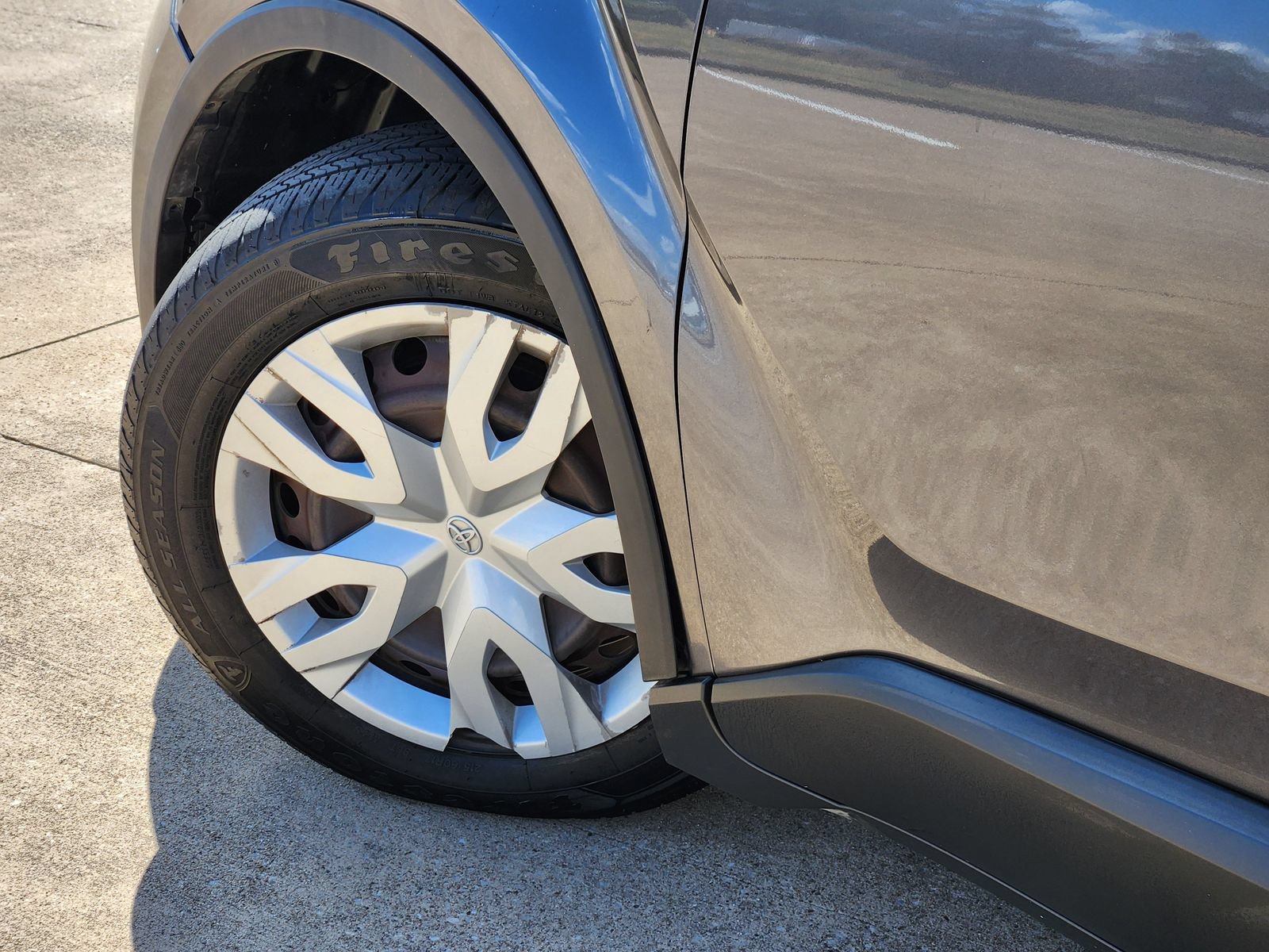 Used 2021 Toyota C-HR LE FWD image 12