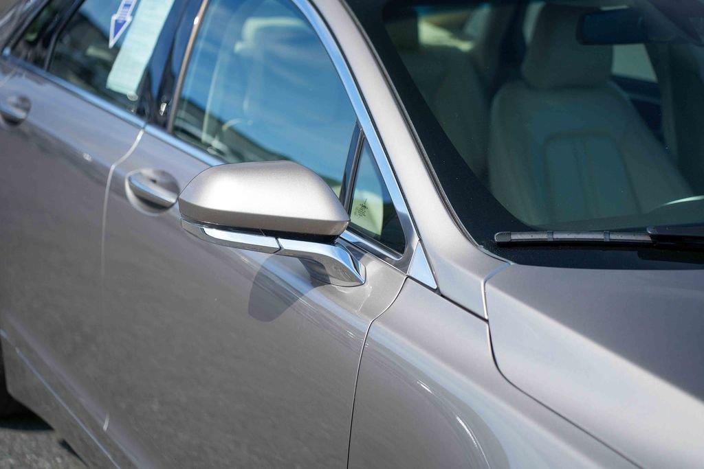Used 2020 Lincoln MKZ FWD image 9