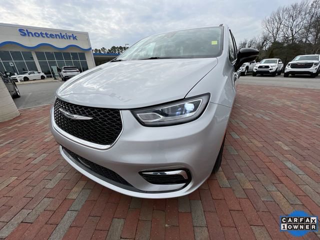 Used 2024 Chrysler Pacifica Touring-L image 28