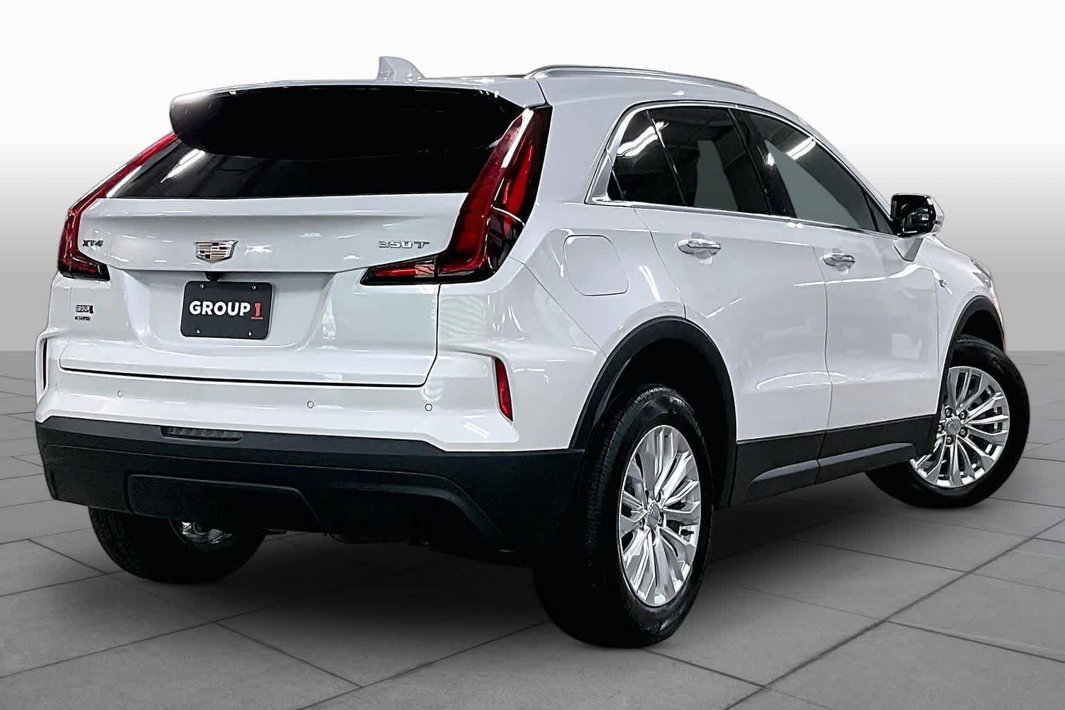 Used 2024 Cadillac XT4 Luxury w/ Cold Weather Package AWD/4WD image 13