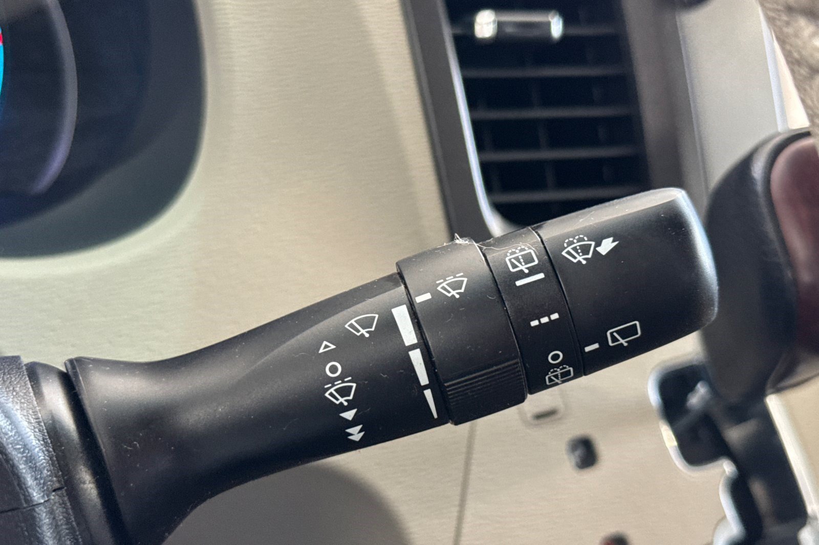 Used 2011 Toyota Sienna XLE FWD image 33