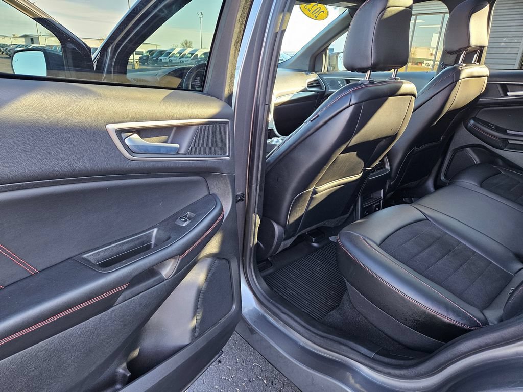 Used 2023 Ford Edge ST-Line w/ Class II Trailer Tow Package AWD/4WD image 19