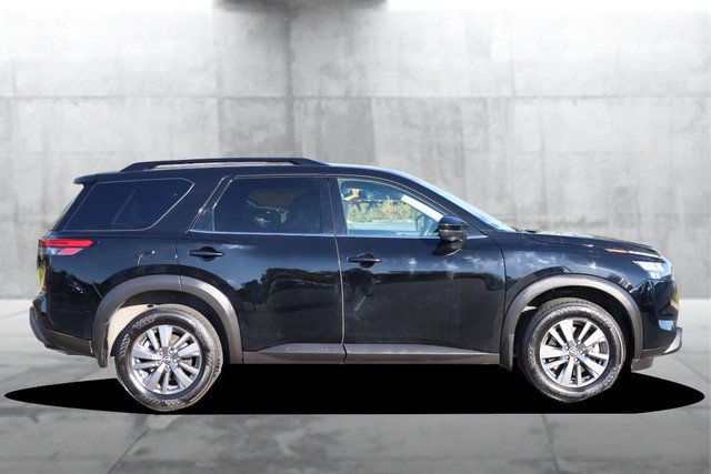 Certified 2025 Nissan Pathfinder SV FWD image 5