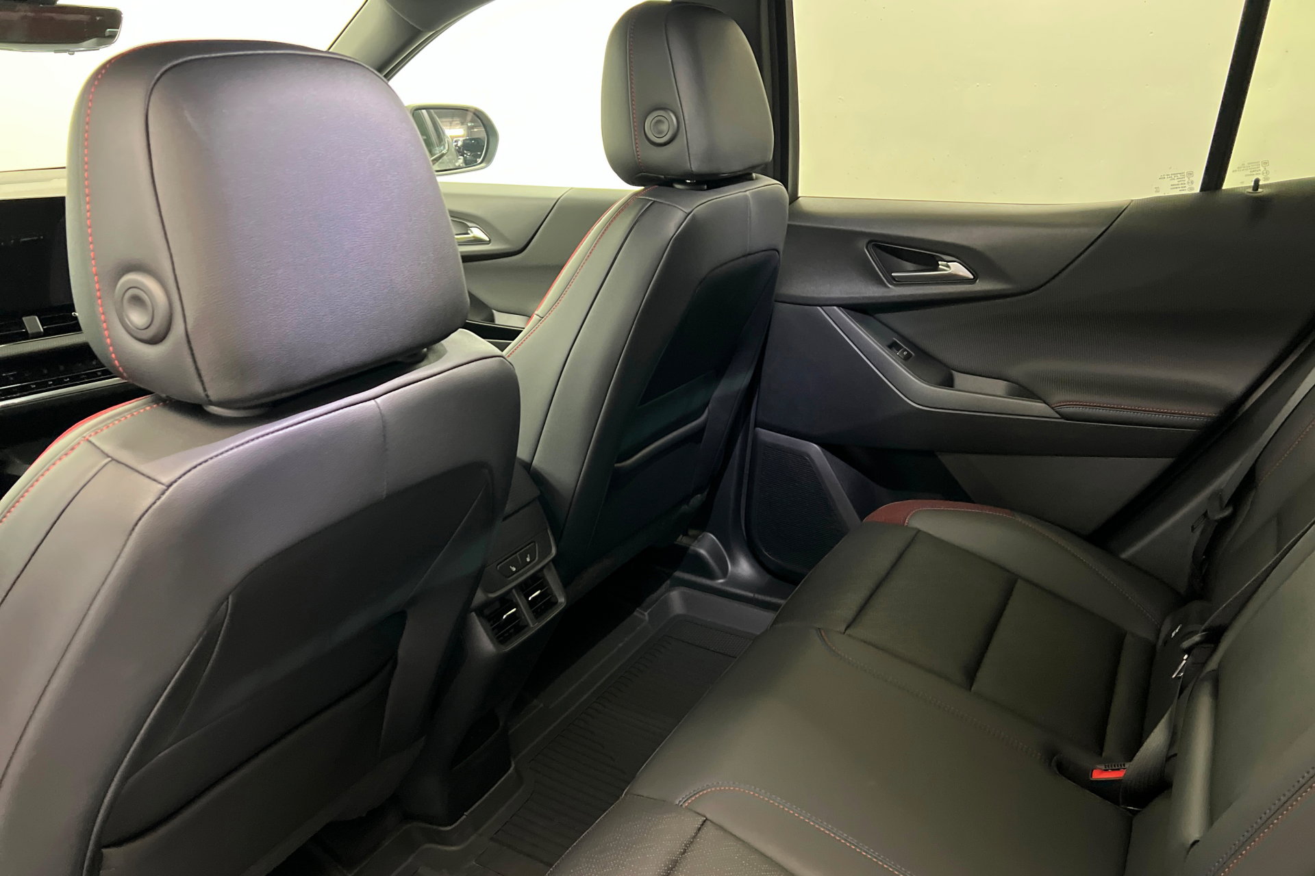 New 2026 Chevrolet Equinox RS w/ Convenience Package III AWD/4WD image 20