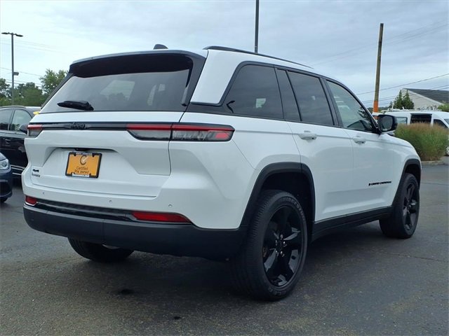 Certified 2022 Jeep Grand Cherokee Altitude image 3