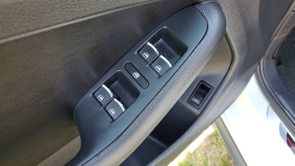 Used 2017 Volkswagen Jetta GLI FWD image 6