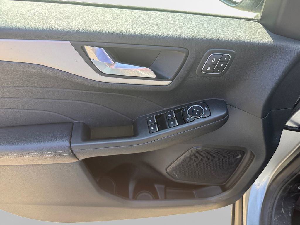 Used 2022 Ford Escape SEL w/ Technology Package AWD/4WD image 14