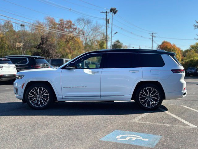 Used 2023 Jeep Grand Cherokee L Summit AWD/4WD image 3
