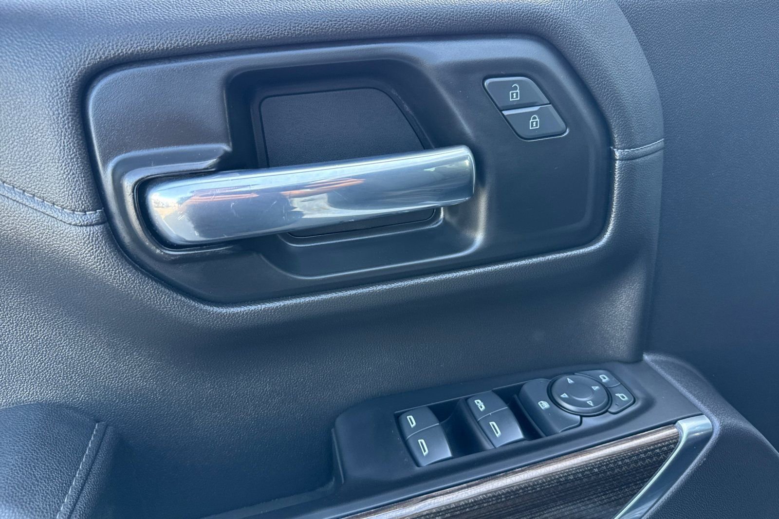 Used 2022 Chevrolet Silverado 1500 LT image 12