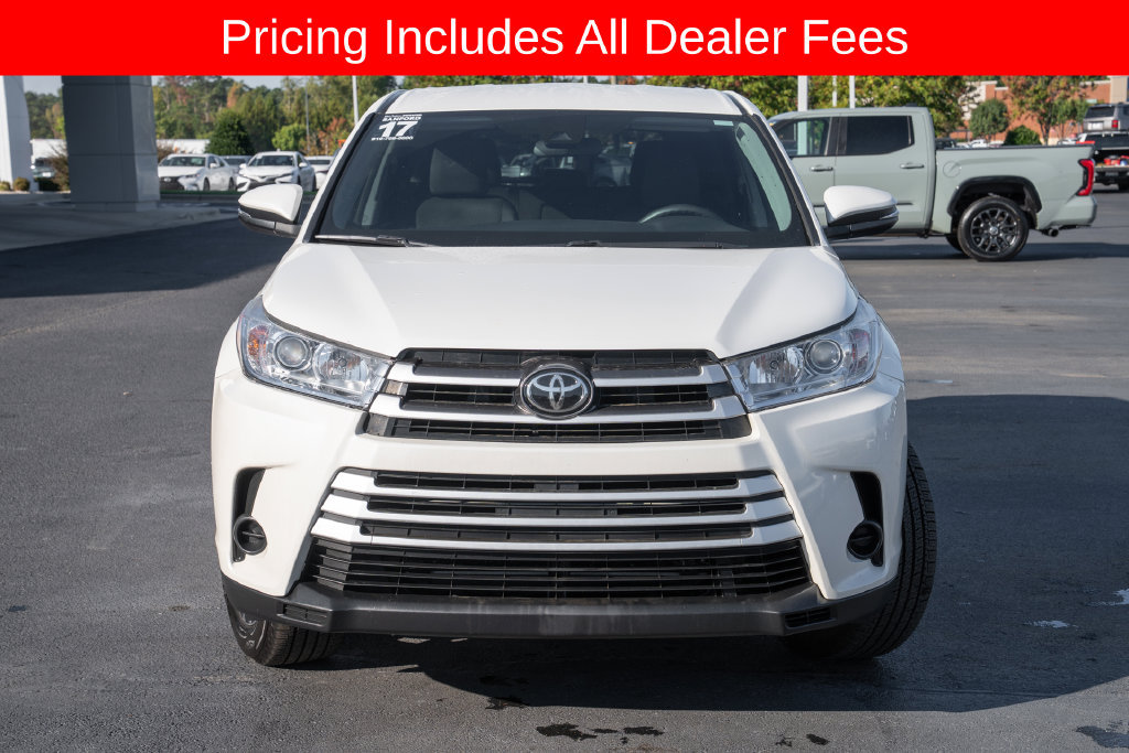 Used 2017 Toyota Highlander LE FWD image 2