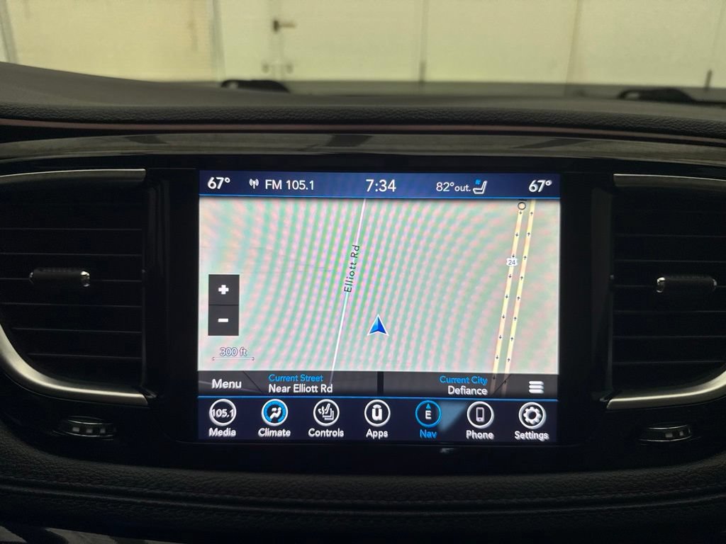 Used 2020 Chrysler Pacifica Limited FWD image 27