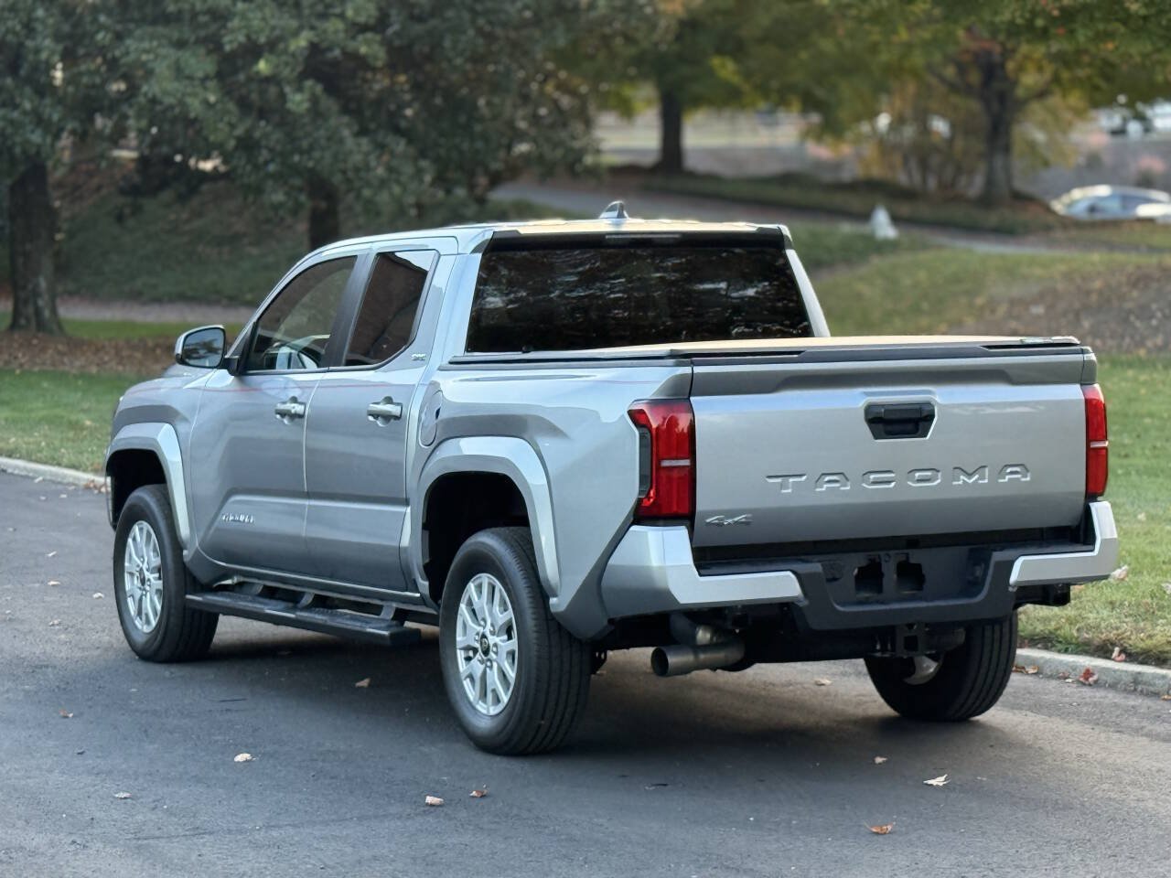 Used 2025 Toyota Tacoma SR5 AWD/4WD image 8