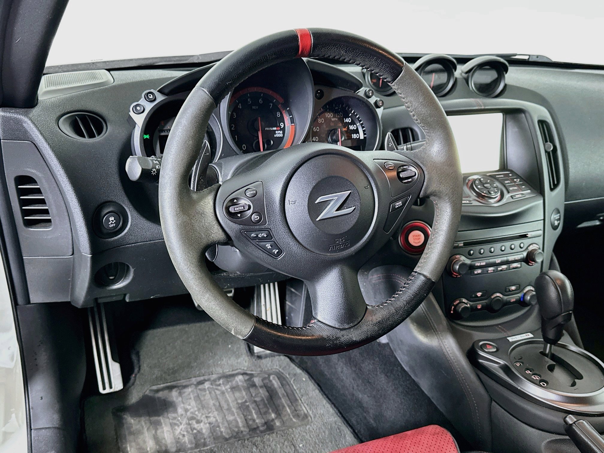 Used 2016 Nissan 370Z NISMO RWD image 18