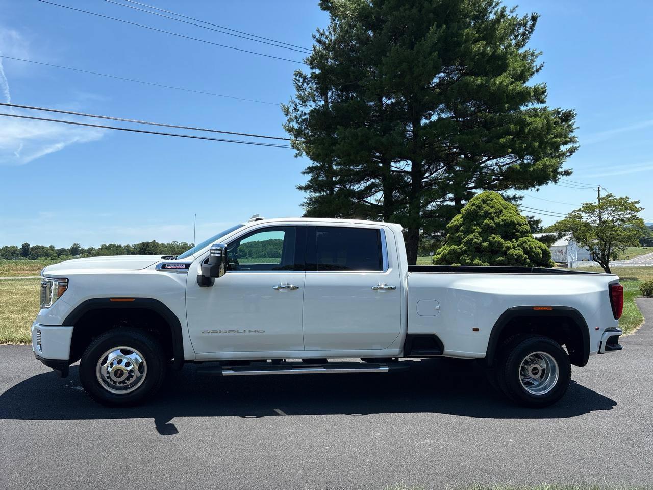 Used 2021 GMC Sierra 3500 Denali w/ Technology Package AWD/4WD image 2