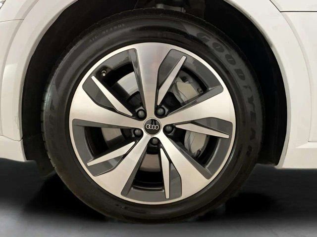 Used 2024 Audi Q8 e-tron Premium Plus w/ Premium Plus Package image 29