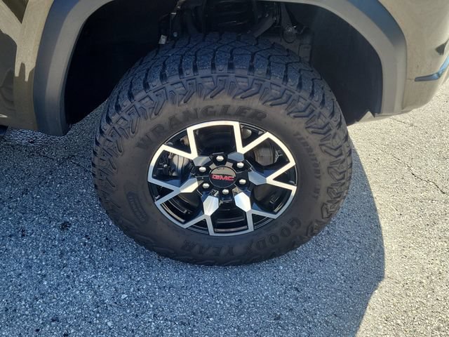 Used 2024 GMC Canyon AT4X AWD/4WD image 7