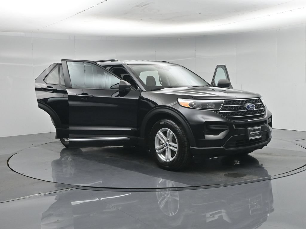 Certified 2024 Ford Explorer XLT RWD image 28